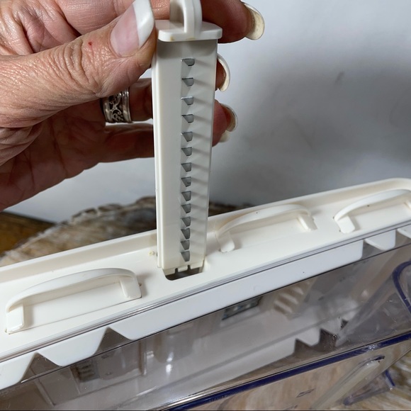 Mandolin vegetable slicer interchangeable blades - Picture 4 of 9